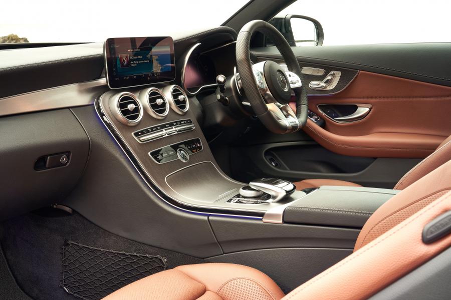 Интерьер Mercedes-AMG C43 4Matic Coupe (C205) 2018 года  (UK) (фото 29 из 40)